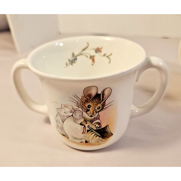 1986 Beatrice Potter Hunca Munca Childs 2 handle Mug/ cup Royal Albert England - Picture 8 of 12